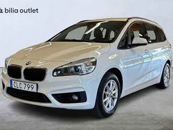 Vit Begagnad 2017 BMW 218 Gran Tourer Minibuss | 129 900 kr