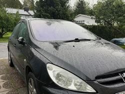 Svart Begagnad 2005 Peugeot 307 Halvkombi | 25 000 kr (Marknadspris)