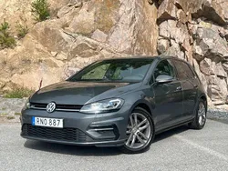 Mörkgrå (grå) Begagnad 2020 VW Golf VII R-line Halvkombi | 209 700 kr (Marknadspris)