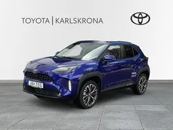 Mörkblå (blå) Begagnad 2025 Toyota Yaris Cross SUV | 359 000 kr (Lite dyr)