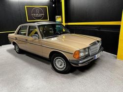 Gul Begagnad 1983 Mercedes 200 Sedan | 87 990 kr