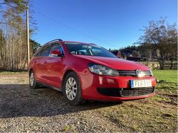 Röd Begagnad 2010 VW Golf VI Kombi | 29 500 kr (Marknadspris)