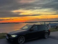 Svart Begagnad 2010 BMW 320 Comfort Edition Kombi | 75 000 kr (Marknadspris)