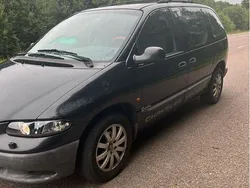 Grå Begagnad 2000 Chrysler Voyager Minibuss | 18 900 kr