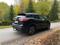 Svart Begagnad 2015 Nissan Qashqai SUV | 120 000 kr (Marknadspris)