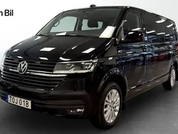 Svart (deep black pärleffekt) Begagnad 2023 VW T6.1 Van | 539 900 kr (Dyr)