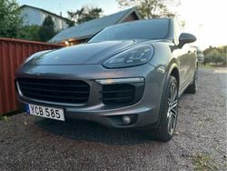 Grå Begagnad 2016 Porsche Cayenne SUV | 349 000 kr (Bra pris)