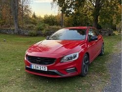 Röd Begagnad 2015 Volvo V60 R-Design Kombi | 120 000 kr (Marknadspris)