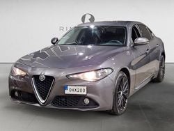 Grå Begagnad 2016 Alfa Romeo Giulia Sedan | 149 900 kr (Marknadspris)