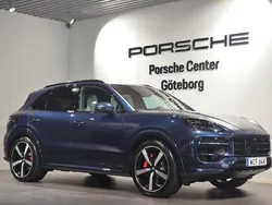 Mörkblå (blue) Ny 2025 Porsche Cayenne S E-Hybrid SUV | 1 777 900 kr