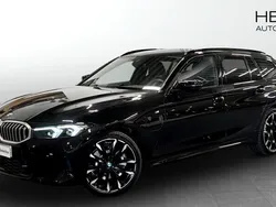Svart (black) Begagnad 2024 BMW 330e M Sport Kombi | 568 700 kr (Marknadspris)