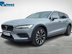 Grå (vapour grey metallic) Begagnad 2024 Volvo V60 CC Plus Kombi | 469 900 kr (Bra pris)