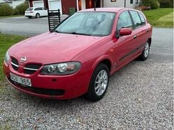 Röd Begagnad 2003 Nissan Almera Halvkombi | 16 000 kr (Marknadspris)