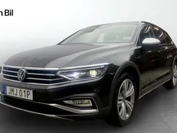Mörkgrå Begagnad 2023 VW Passat Alltrack Executive Kombi | 349 900 kr (Bra pris)