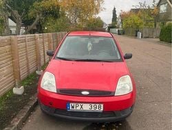 Röd Begagnad 2005 Ford Fiesta Halvkombi | 8 900 kr (Bra pris)