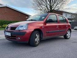 Röd Begagnad 2006 Renault Clio R.S. Authentique Halvkombi | 13 000 kr (Bra pris)