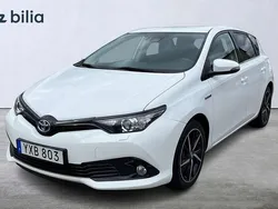 Vit Begagnad 2018 Toyota Auris Hybrid Comfort Halvkombi | 184 900 kr (Marknadspris)