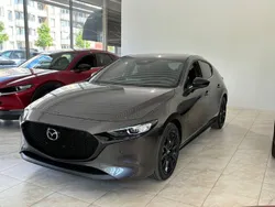 Grå Ny 2024 Mazda 3 Homura-Line Halvkombi | 307 800 kr