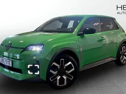 Grön (green) Ny 2025 Renault R5 Techno Halvkombi | 407 800 kr