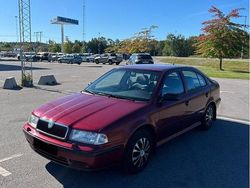 Röd Begagnad 2000 Skoda Octavia Halvkombi | 14 000 kr
