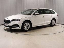 Vit Begagnad 2023 Skoda Octavia G-TEC Kombi | 265 900 kr (Marknadspris)