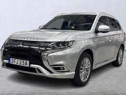 Silver Begagnad 2020 Mitsubishi Outlander SUV | 259 900 kr