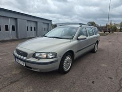 Ljusgrå Begagnad 2000 Volvo V70 Kombi | 29 900 kr (Dyr)