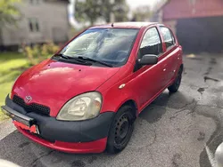 Röd Begagnad 2003 Toyota Yaris Halvkombi | 15 000 kr (Marknadspris)