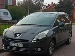 Grå Begagnad 2010 Peugeot 5008 Minibuss | 64 990 kr (Marknadspris)