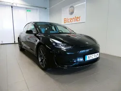 Svart Begagnad 2022 Tesla Model 3 Standard Range Plus Sedan | 279 900 kr (Bra pris)