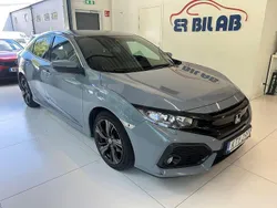 Mörkgrå (grå) Begagnad 2018 Honda Civic Halvkombi | 159 900 kr (Marknadspris)