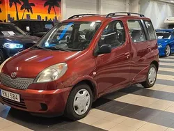Röd Begagnad 2000 Toyota Yaris Verso Minibuss | 29 900 kr (Marknadspris)