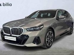 Grå Begagnad 2024 BMW 530e Shadowline Kombi | 679 900 kr (Marknadspris)