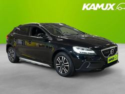 Svart Begagnad 2017 Volvo V40 CC Momentum Kombi | 204 900 kr (Marknadspris)