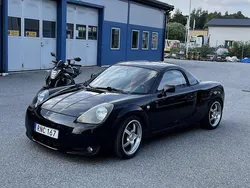 Svart Begagnad 2000 Toyota MR2 Cab | 119 000 kr