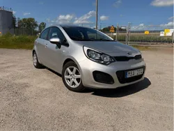 Silver Begagnad 2012 Kia Rio Halvkombi | 55 000 kr (Marknadspris)