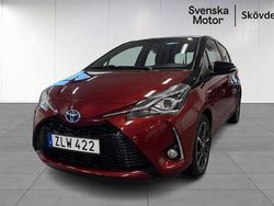 Röd Begagnad 2018 Toyota Yaris Hybrid Halvkombi | 169 200 kr (Marknadspris)