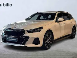 Vit Begagnad 2025 BMW 530e Kombi | 679 900 kr