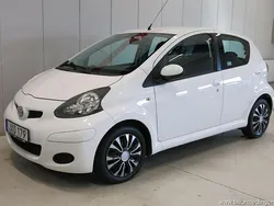 Vit samma som bilen Begagnad 2009 Toyota Aygo Halvkombi | 44 900 kr