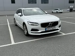 Vit Begagnad 2017 Volvo V90 Momentum Kombi | 190 000 kr (Marknadspris)