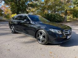 Svart Begagnad 2018 Mercedes E220 Avantgarde Kombi | 139 000 kr