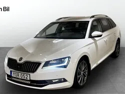 Vit Begagnad 2017 Skoda Superb LAURIN & KLEMENT Kombi | 239 900 kr (Marknadspris)