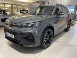 Mörkgrå Ny 2025 VW Tiguan R-line SUV | 688 700 kr