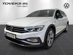 Vit (glacier white metallic) Begagnad 2024 VW Passat Alltrack Kombi | 399 900 kr (Marknadspris)