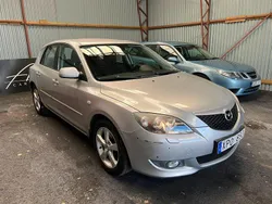 Grå Begagnad 2005 Mazda 3 Inclusive Halvkombi | 59 900 kr (Marknadspris)