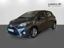 Grå Begagnad 2015 Toyota Yaris Active Halvkombi | 108 900 kr (Marknadspris)