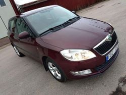 Röd Begagnad 2011 Skoda Fabia Elegance Halvkombi | 25 000 kr (Superpris)