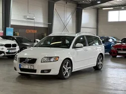 Vit Begagnad 2012 Volvo V50 Momentum Kombi | 69 900 kr (Marknadspris)