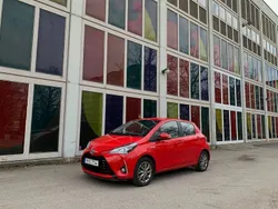 Röd Begagnad 2018 Toyota Yaris Hybrid Active Halvkombi | 149 900 kr (Bra pris)