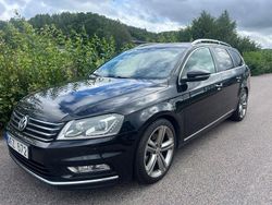 Svart Begagnad 2013 VW Passat R-line Kombi | 78 900 kr (Marknadspris)